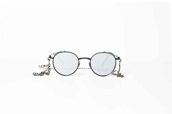 Cordon lunettes : l'accessoire chic qui change tout !